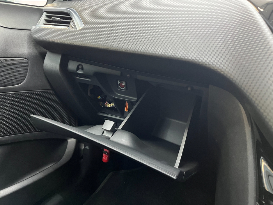 2019 Peugeot 2008 - image 16