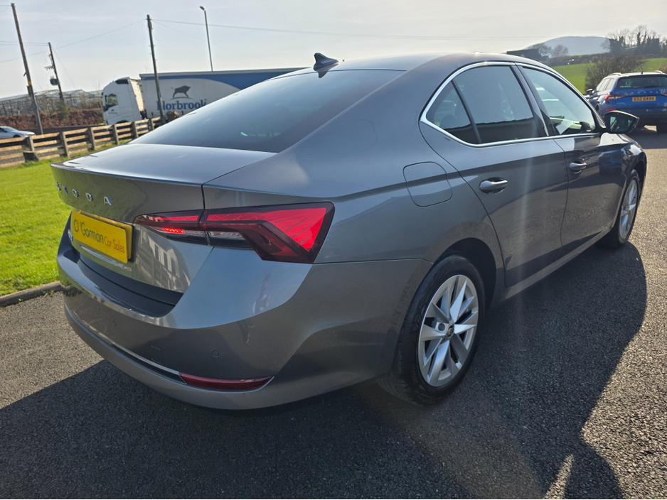 2023 Skoda Octavia - image 2