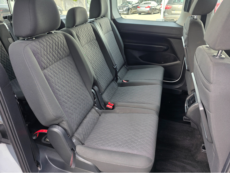 2022 Volkswagen Caddy - image 21