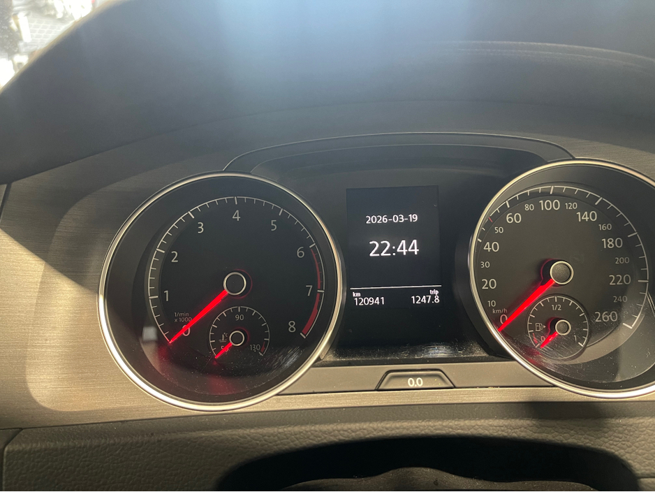 2013 Volkswagen Golf - image 17