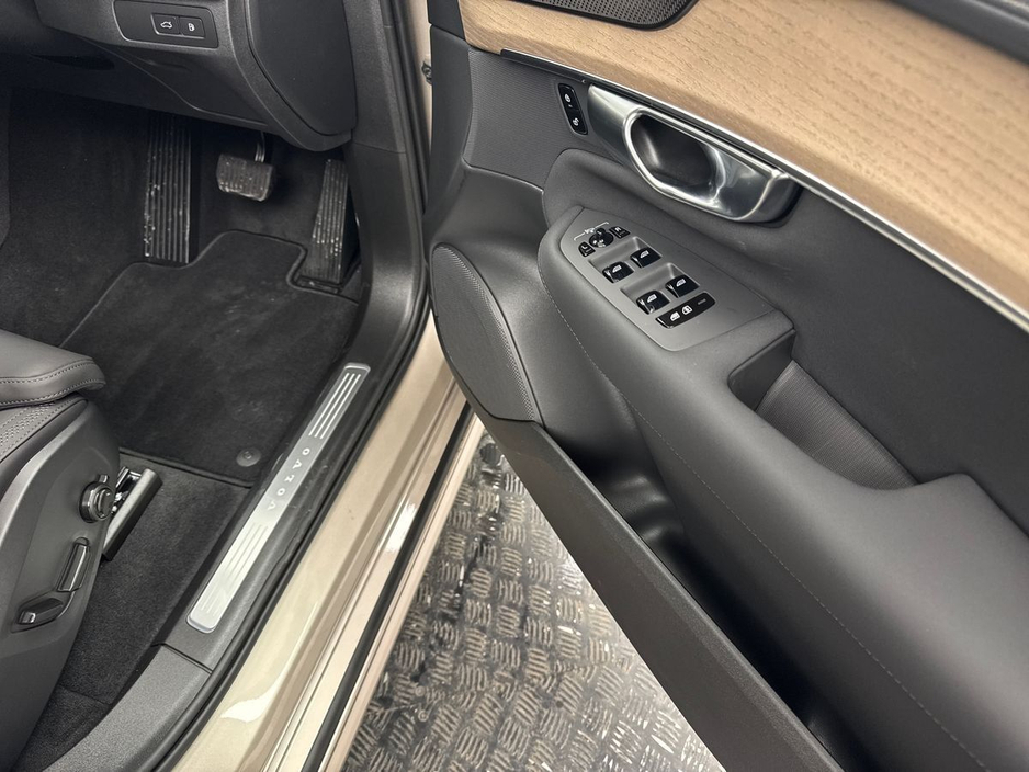 2026 Volvo XC90 - image 11