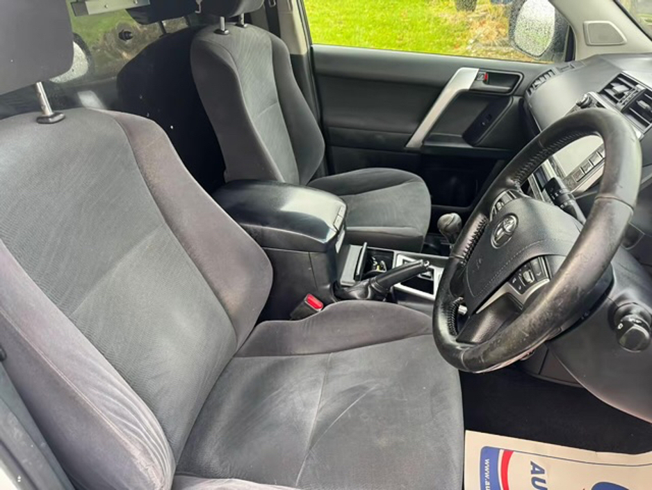 2019 Toyota Landcruiser - image 7