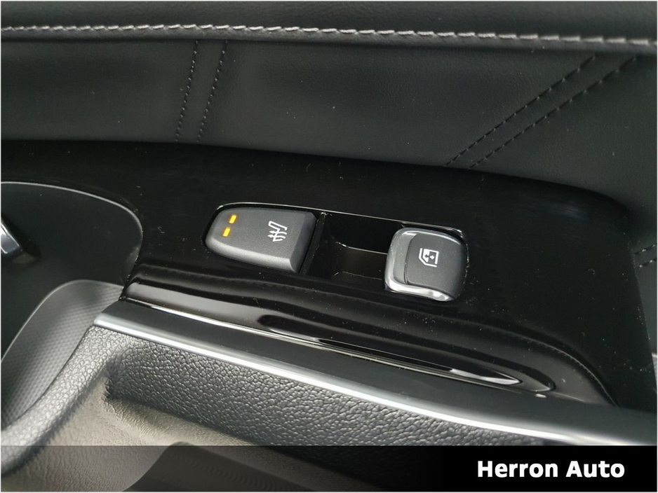 2025 Kia Sorento - image 17