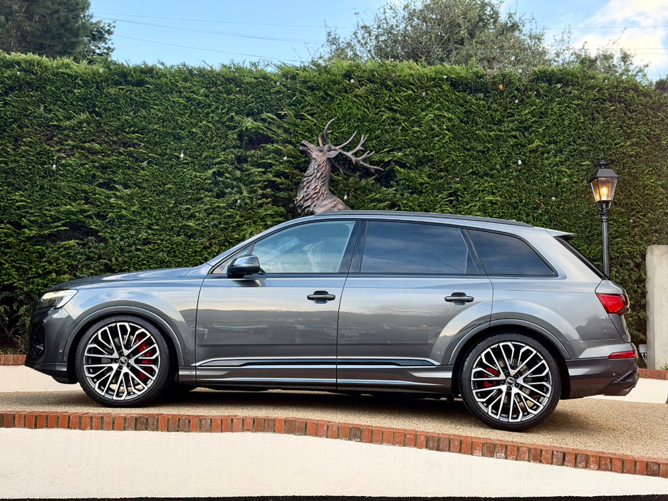 2026 Audi SQ7 - image 7