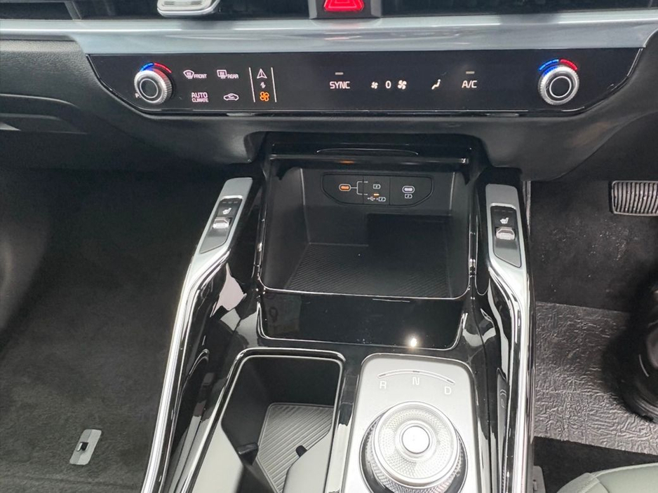 2026 Kia Sorento - image 8