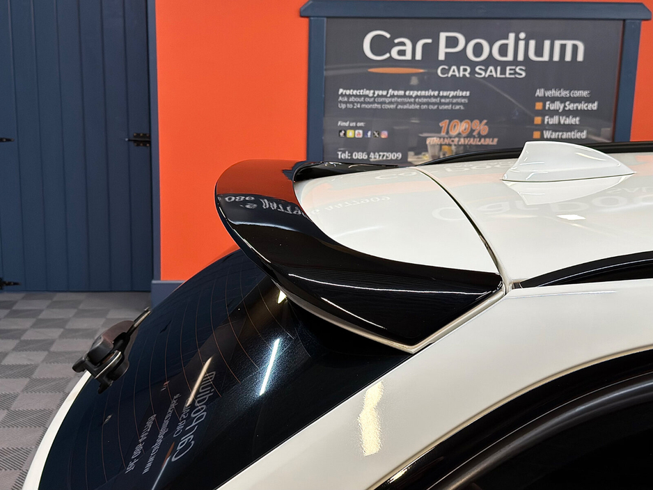 2016 BMW 3 Series - image 23