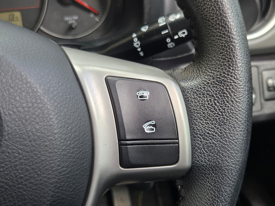 2013 Toyota Yaris - image 25