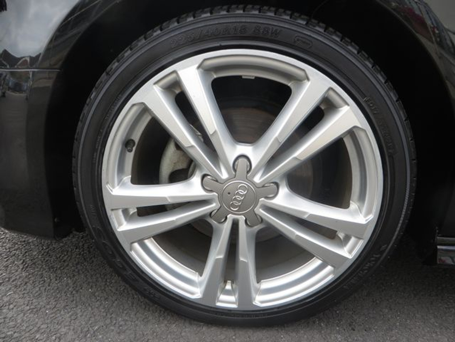 2018 Audi A3 1.4 TFSi S-Line Auto / Low Kilometers / €22,950