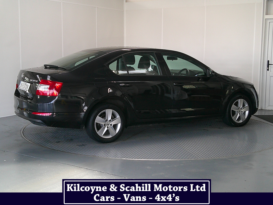 2015 Skoda Octavia - image 8