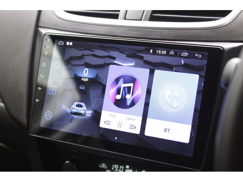 2015 Suzuki Swift - image 13