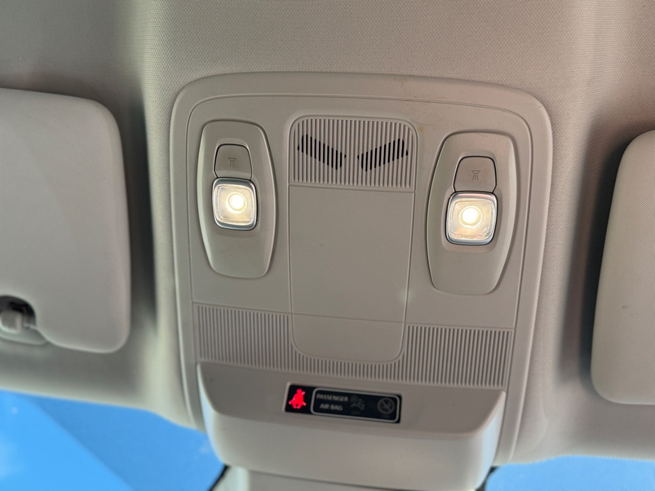 2017 Renault Megane - image 23