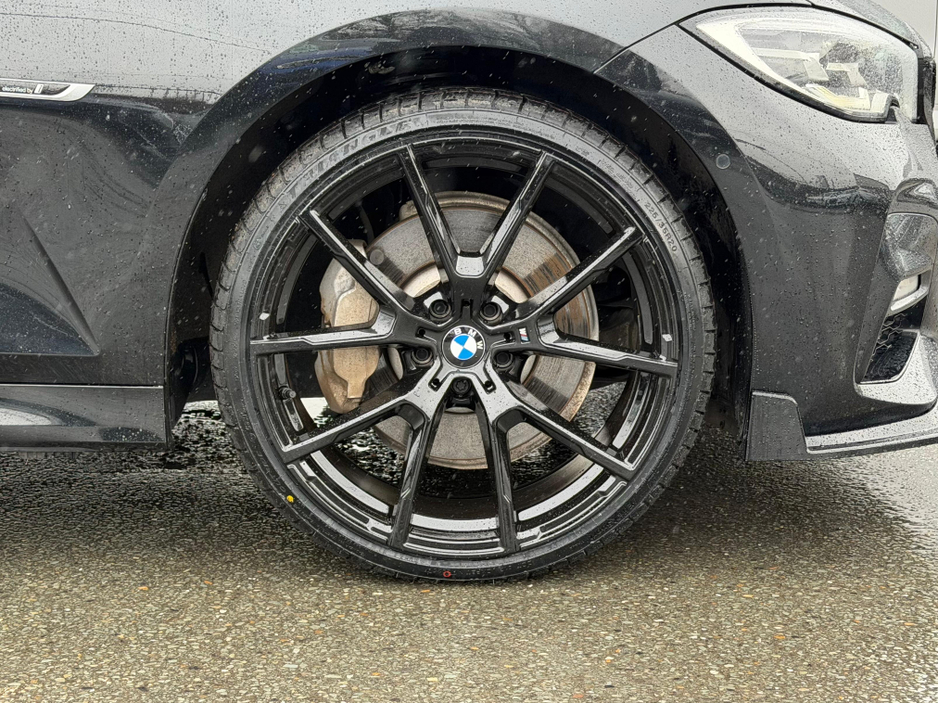 2022 BMW 3 Series - image 11