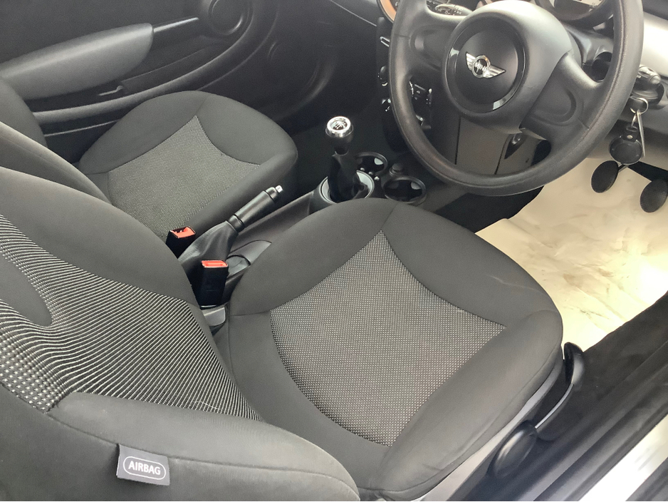 2012 MINI Hatch - image 3