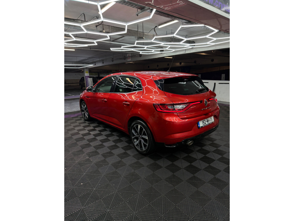 2019 Renault Megane - image 4