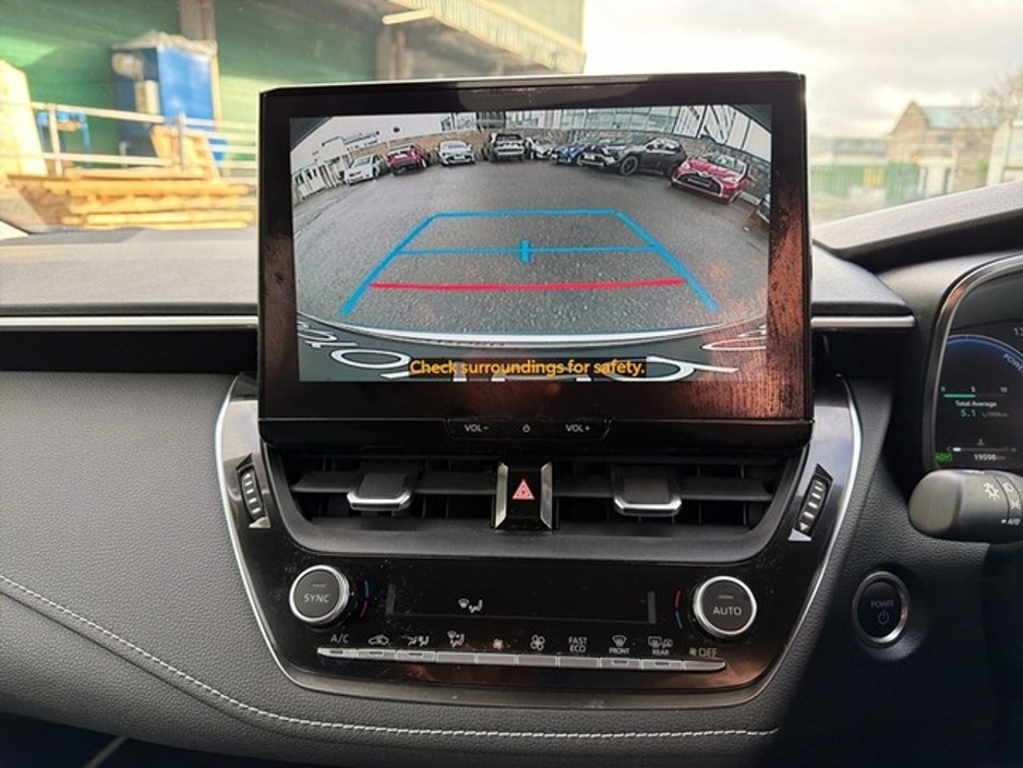 2025 Toyota Corolla COROLLA LUNA SPORT SALOON €34,945