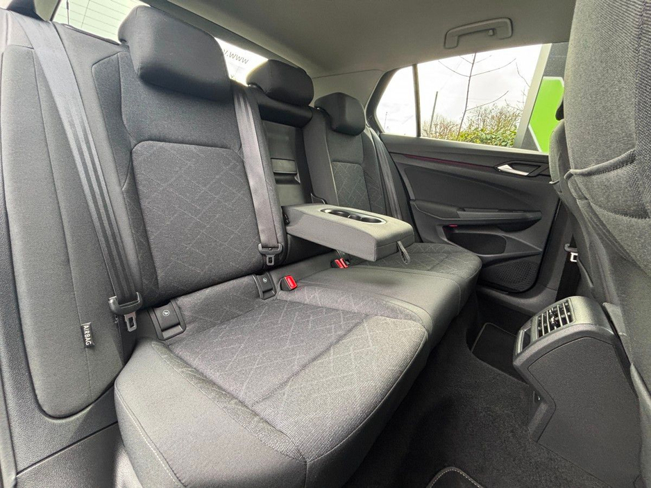 2022 Volkswagen Golf - image 11