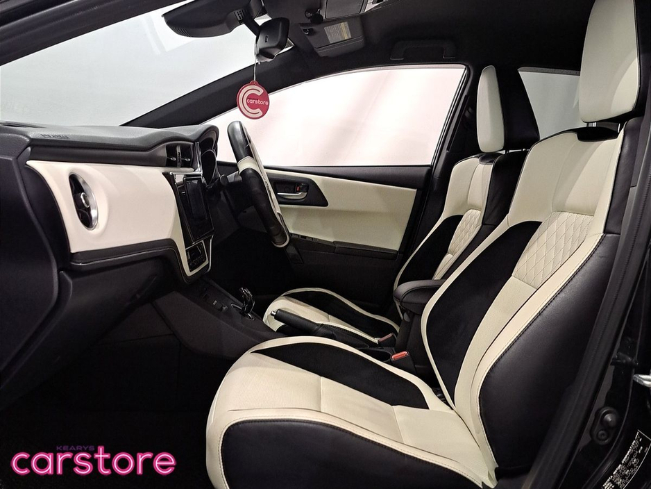 2017 Toyota Auris Hybrid Aura Auto €17,480