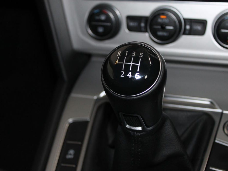 2019 Volkswagen Passat - image 20