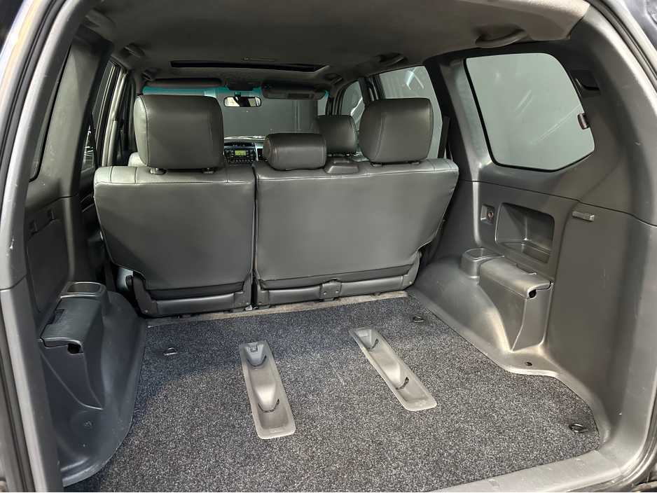 2004 Toyota Landcruiser - image 22