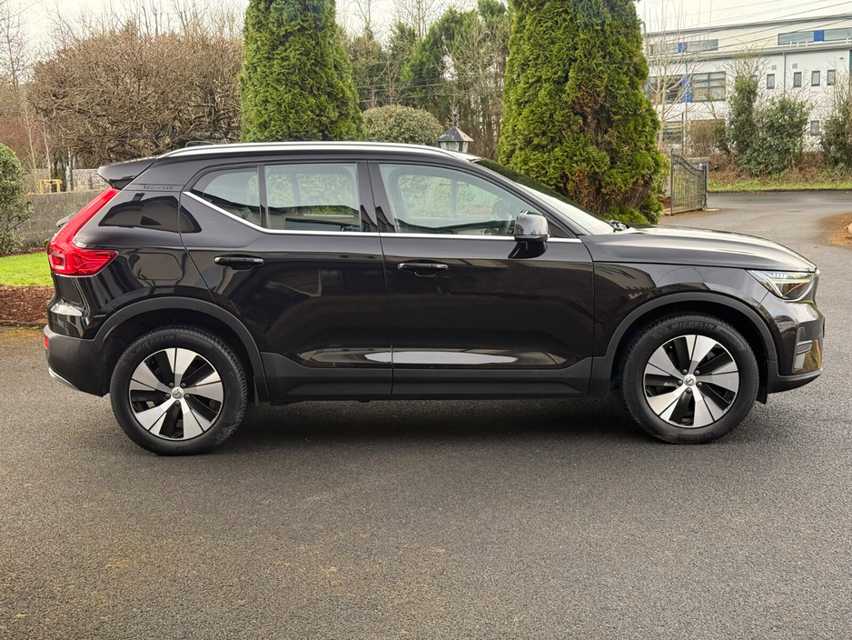2023 Volvo XC40 - image 8