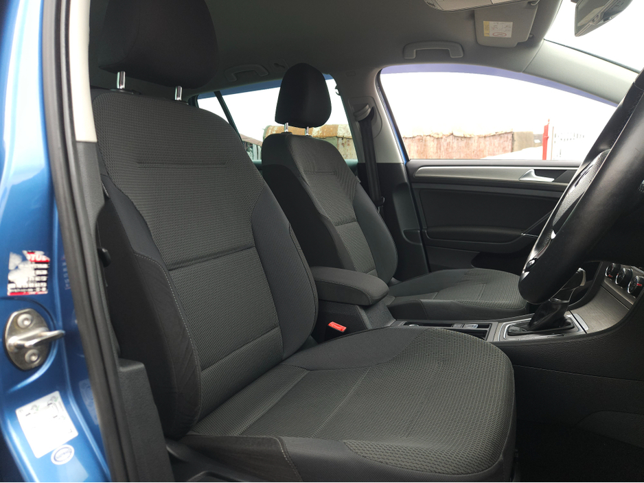 2014 Volkswagen Golf - image 10