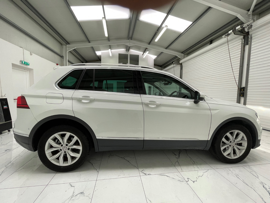 2019 Volkswagen Tiguan - image 2