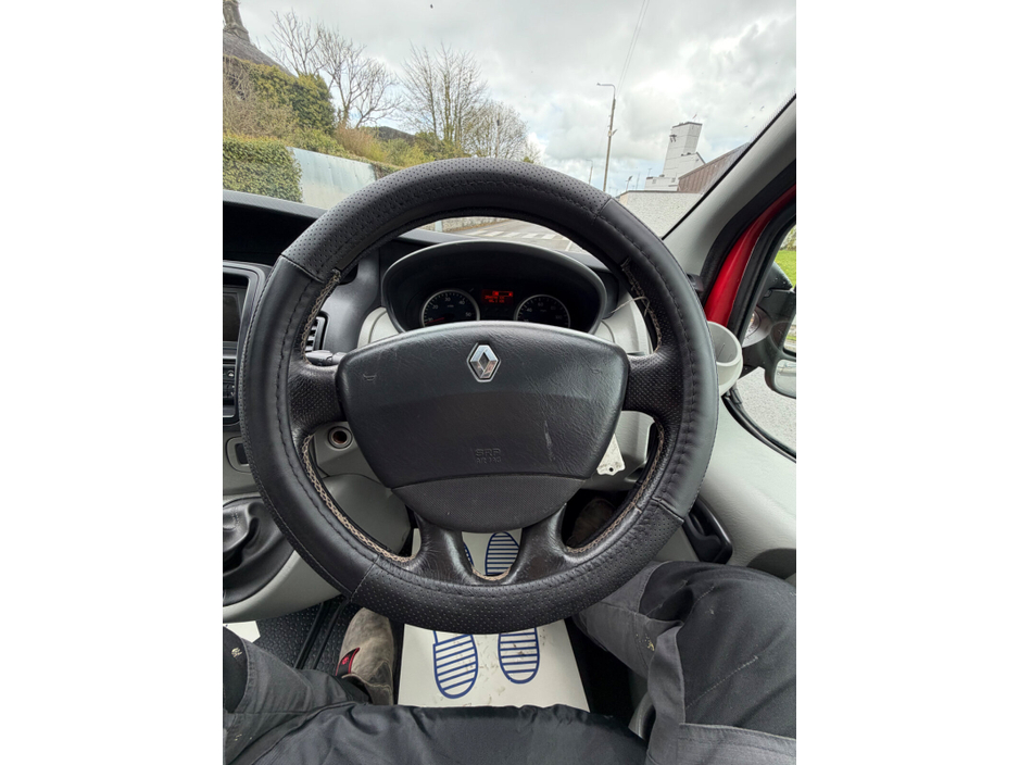 2010 Renault Trafic - image 18