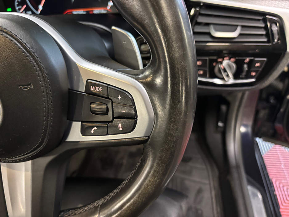 2019 BMW 5 Series - image 9