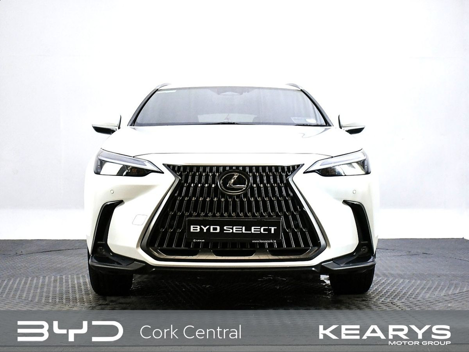 2022 Lexus NX 450 h+ - image 4