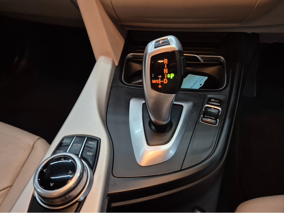 2018 BMW 3 Series - image 5