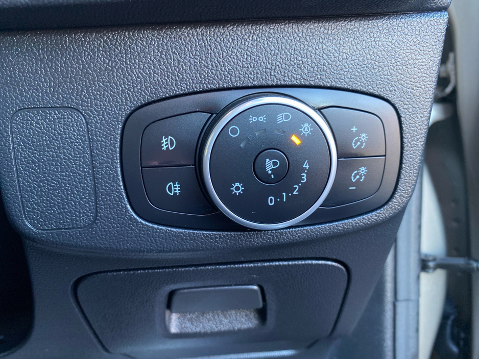 2020 Ford Focus - image 19