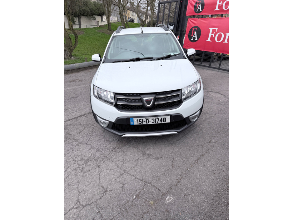 2015 Dacia Sandero Stepway - image 3