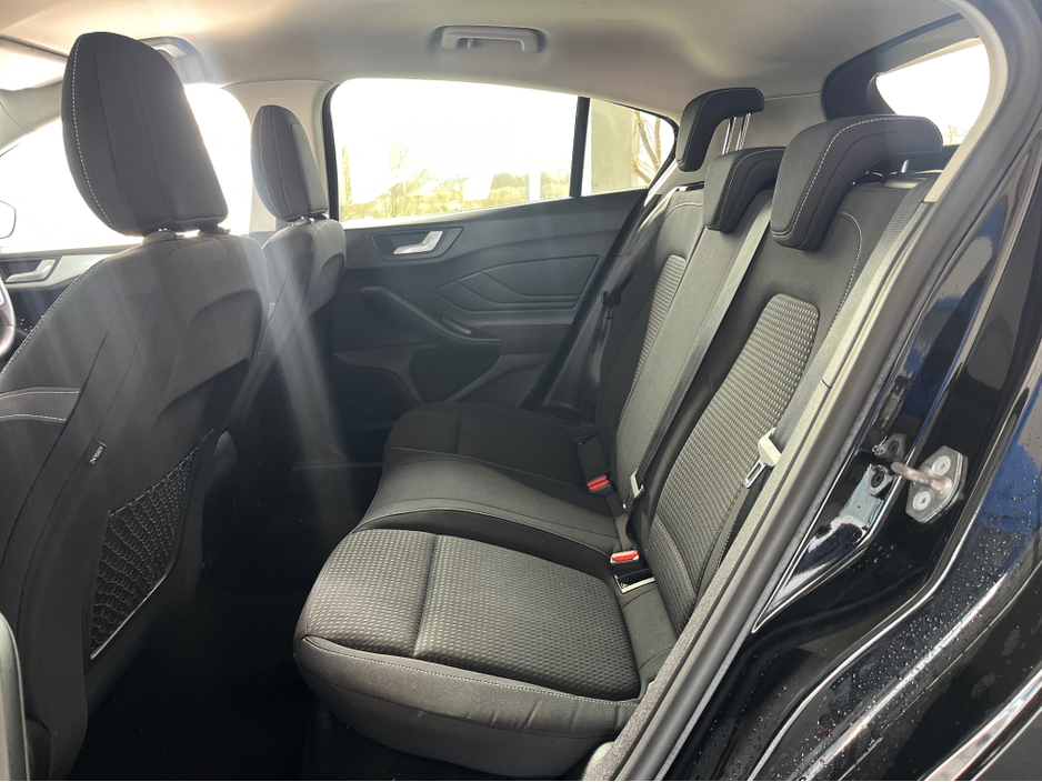 2018 Ford Focus - image 8