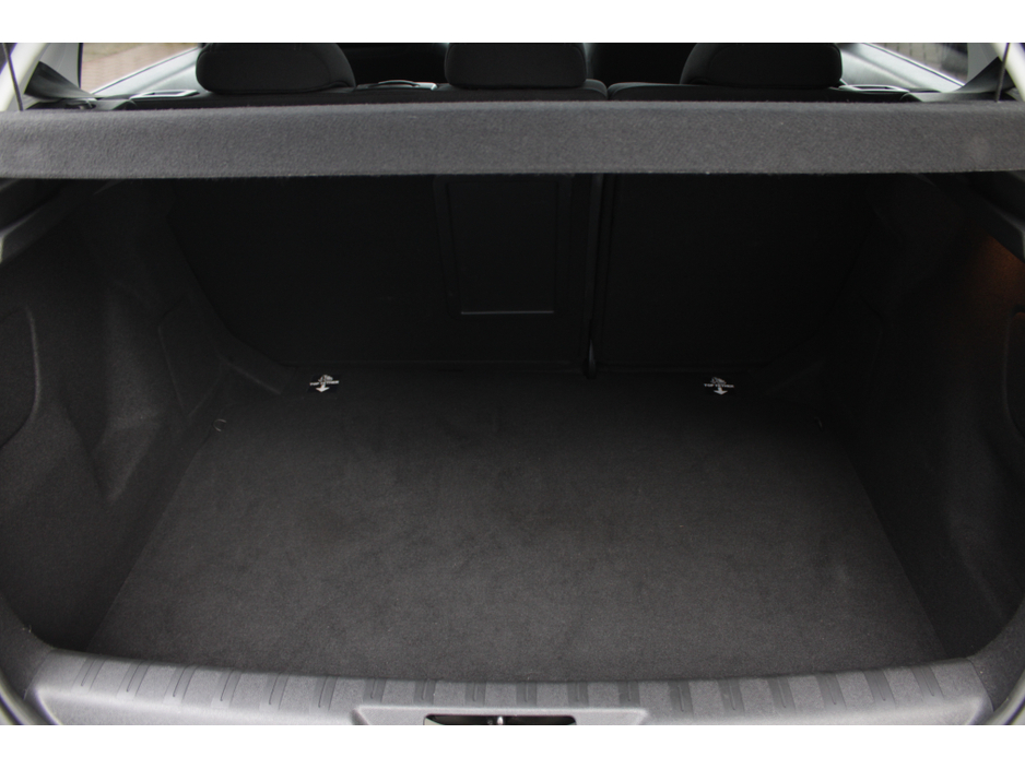 2017 Peugeot 308 - image 18