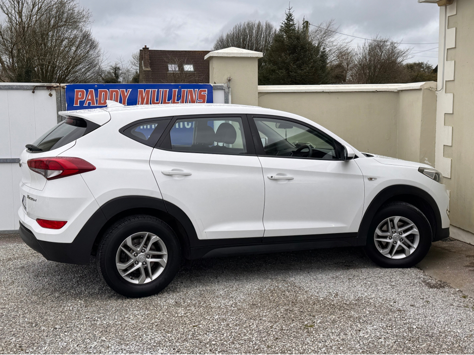 2017 Hyundai Tucson - image 5