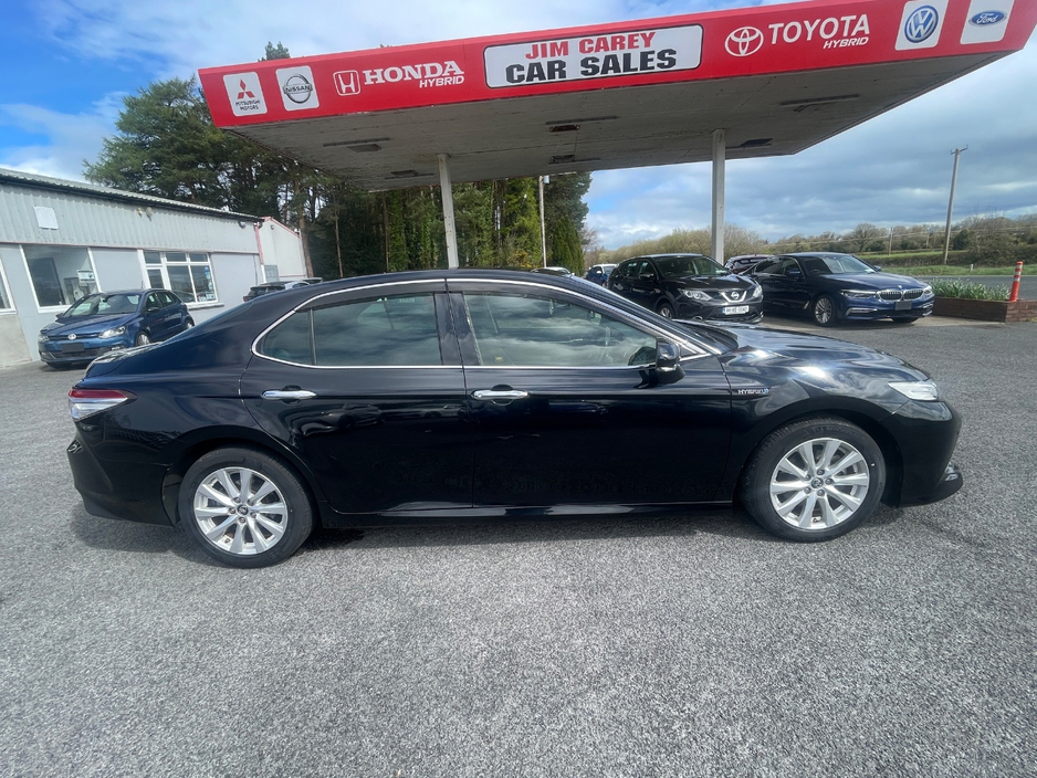 2018 Toyota Camry - image 8