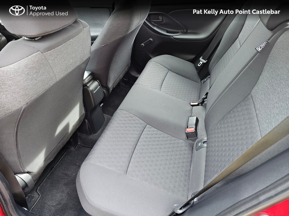 2021 Toyota Yaris - image 7