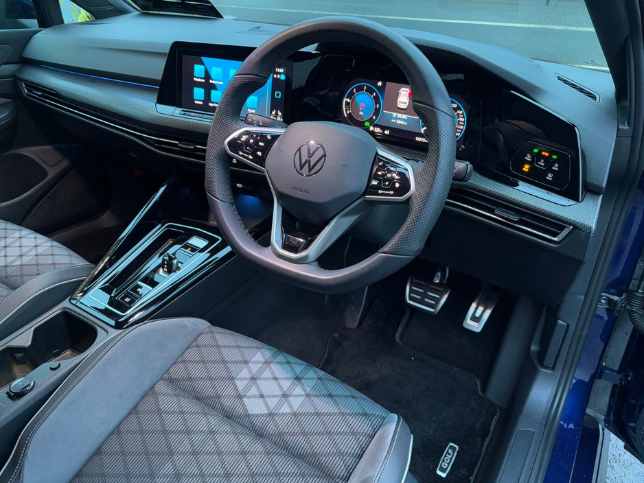 2023 Volkswagen Golf - image 13