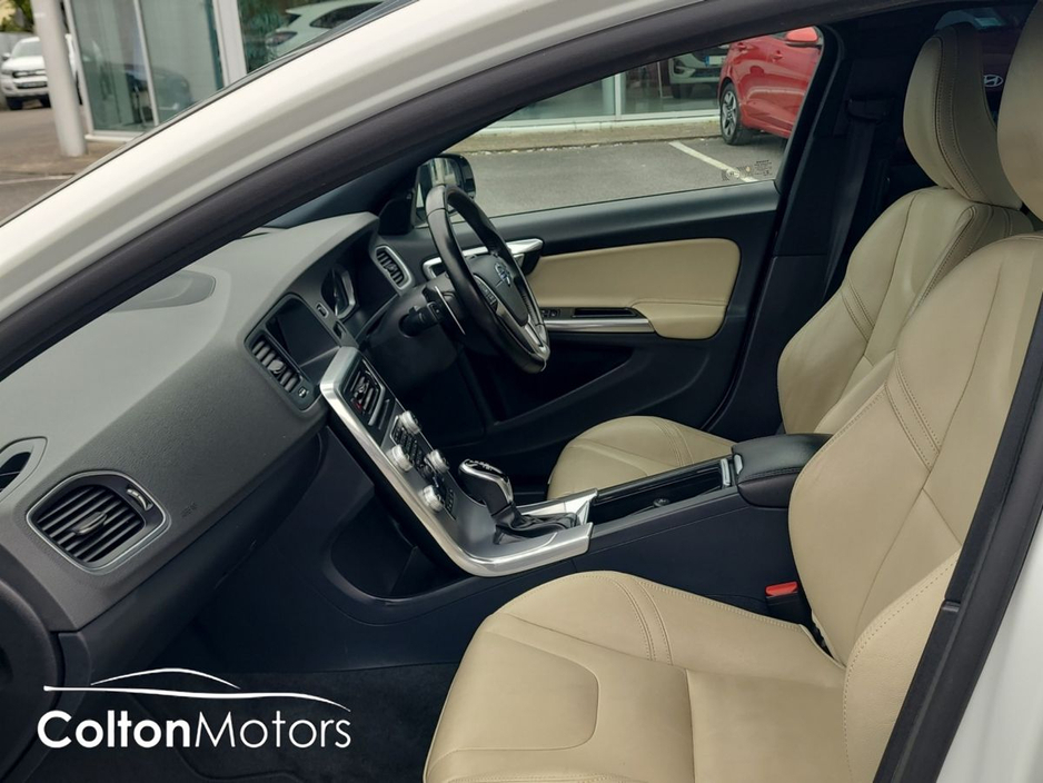 2017 Volvo S60 - image 10