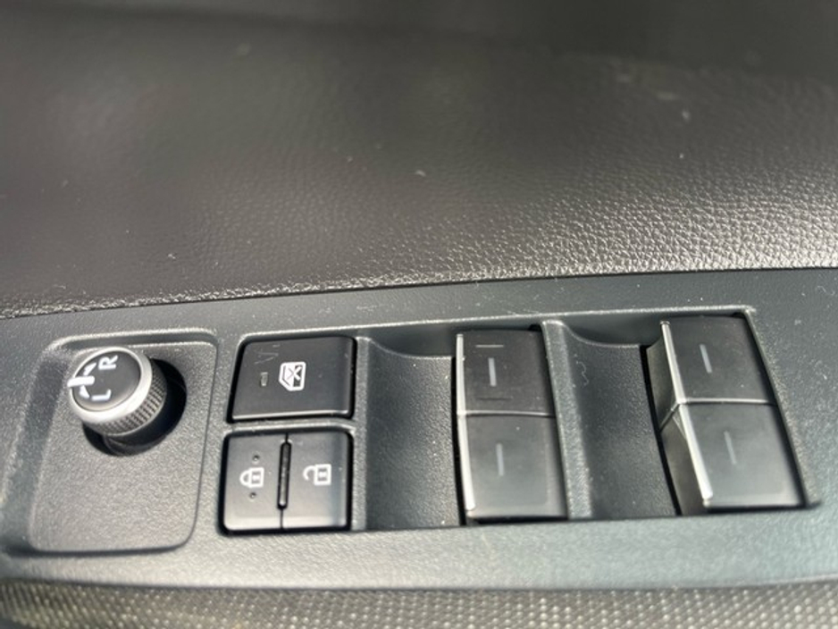 2023 Toyota Corolla - image 13