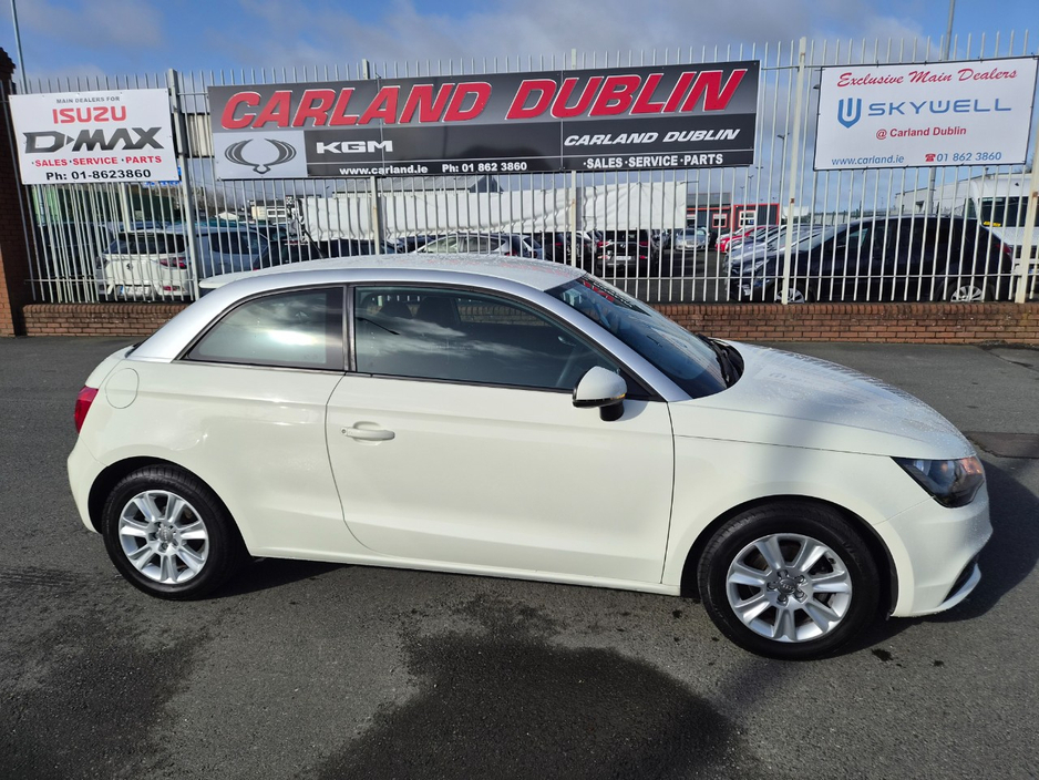 2013 Audi A1 - image 2