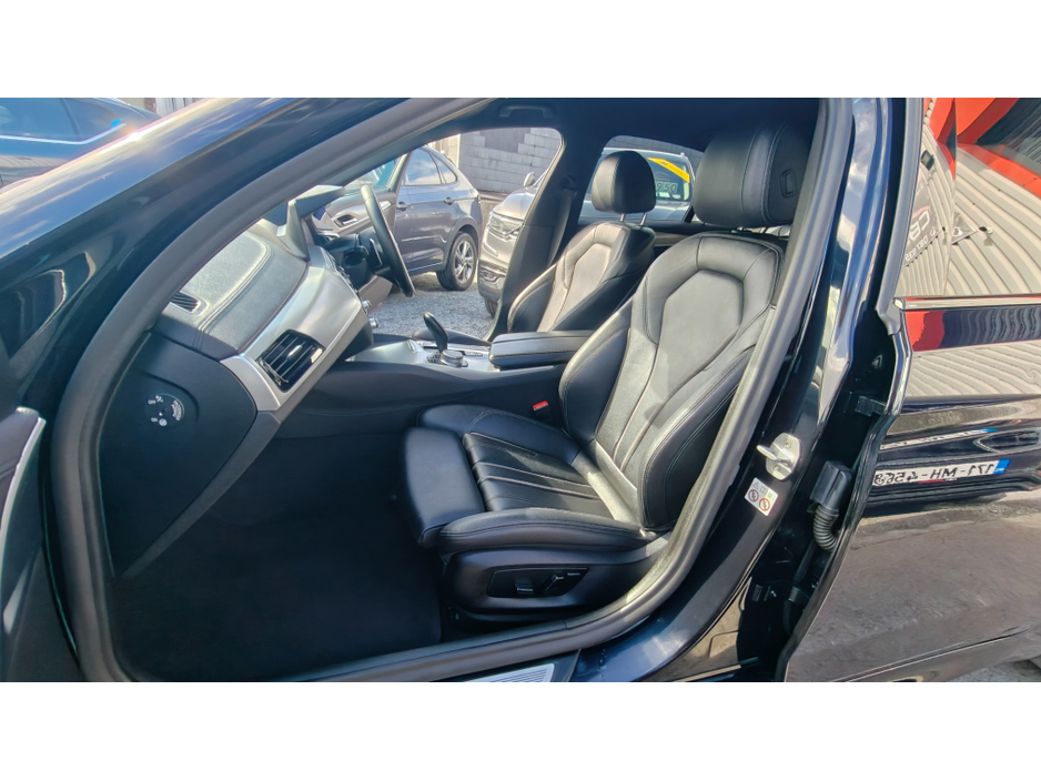2019 BMW 5 Series - image 16