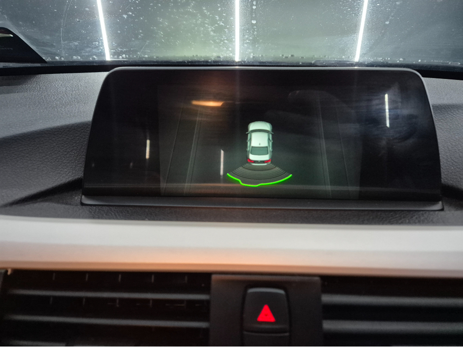 2018 BMW 3 Series - image 14