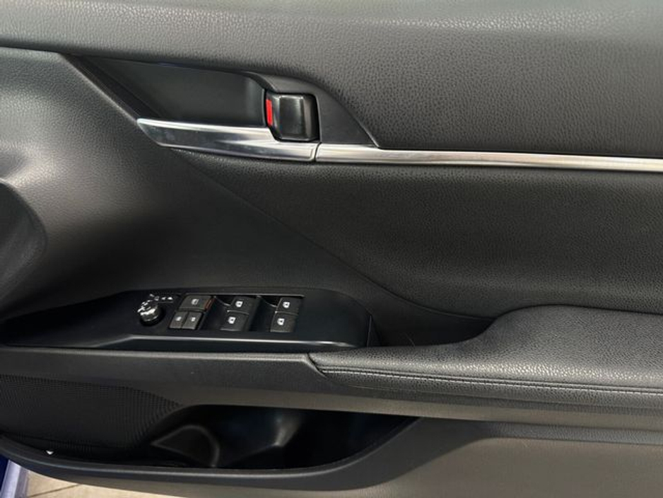 2020 Toyota Camry - image 12