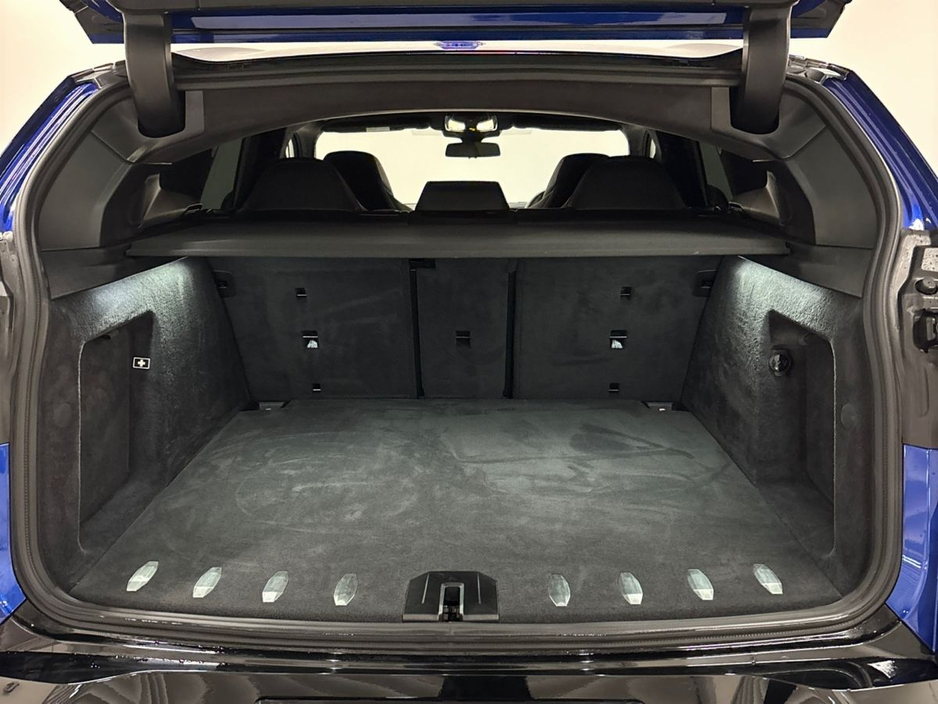 2025 BMW XM - image 13