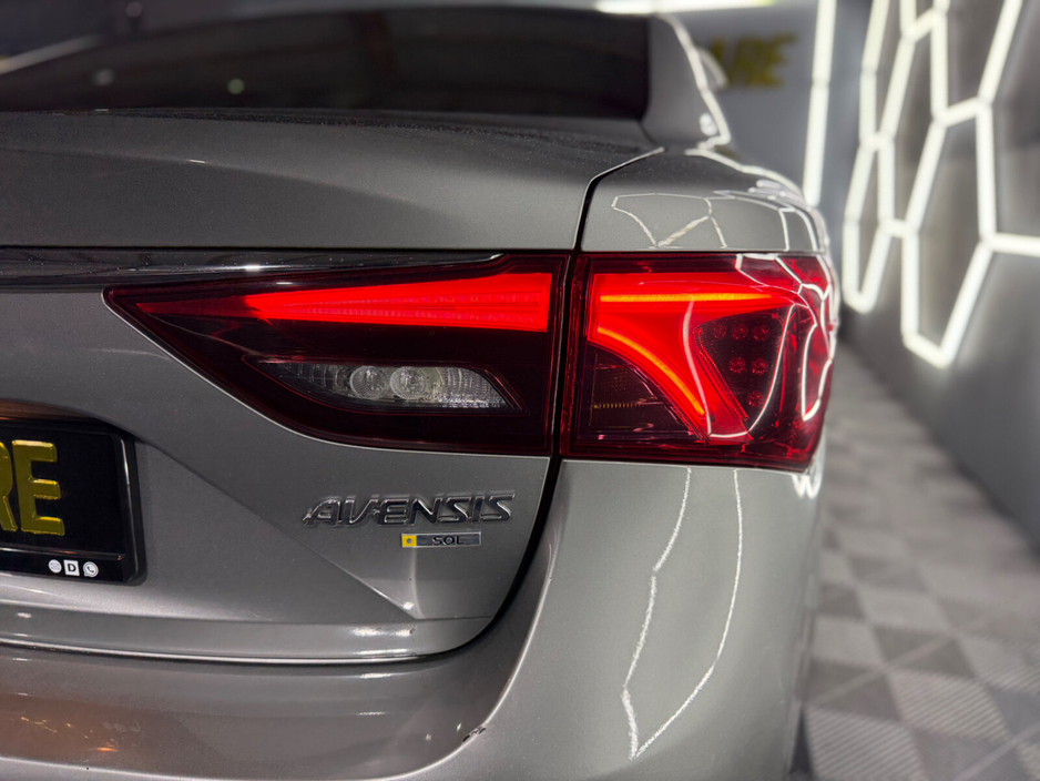2015 Toyota Avensis - image 11