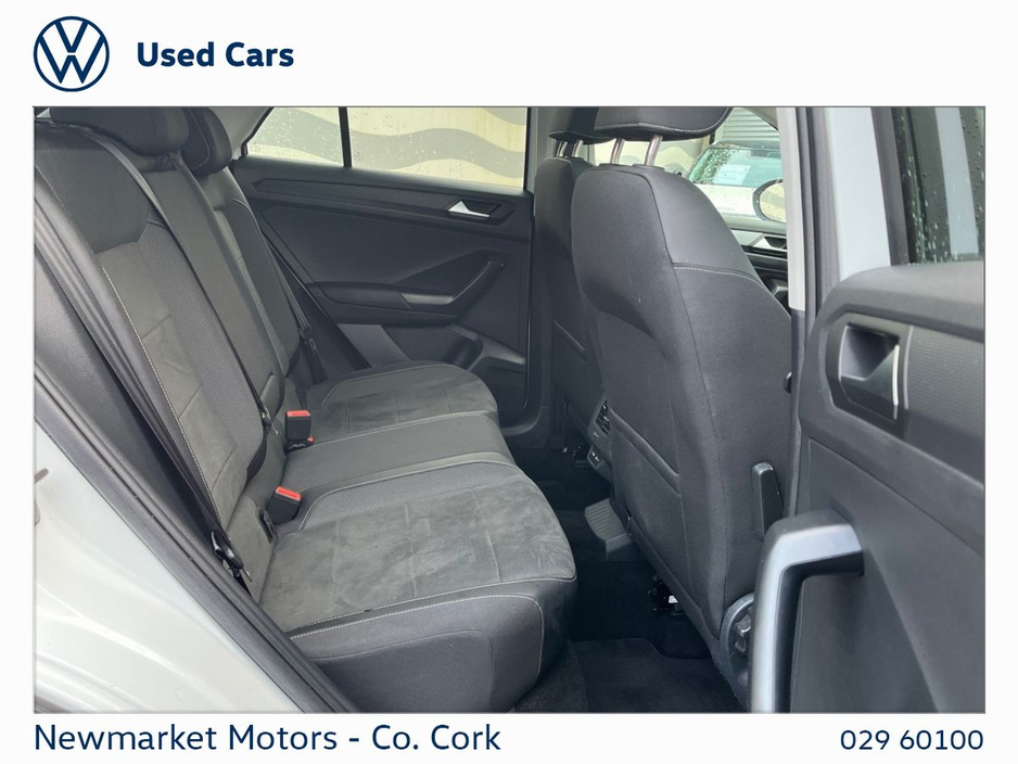 2023 Volkswagen T-Roc - image 3