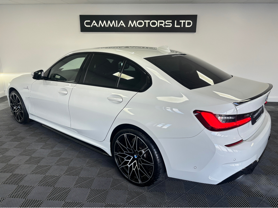 2021 BMW 3 Series - image 3