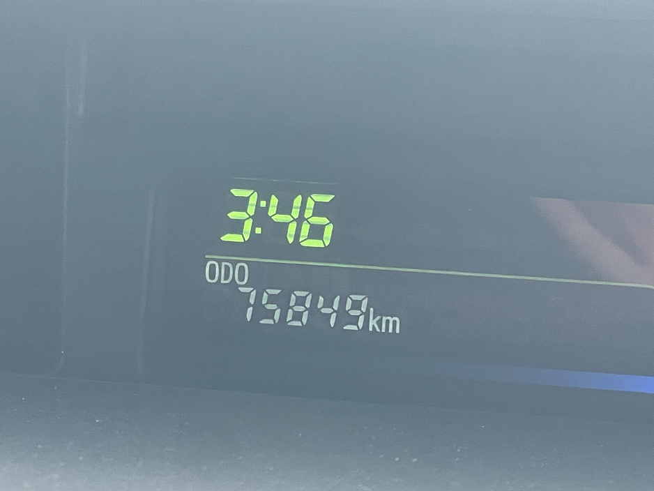 2014 Toyota Prius Alpha - image 13