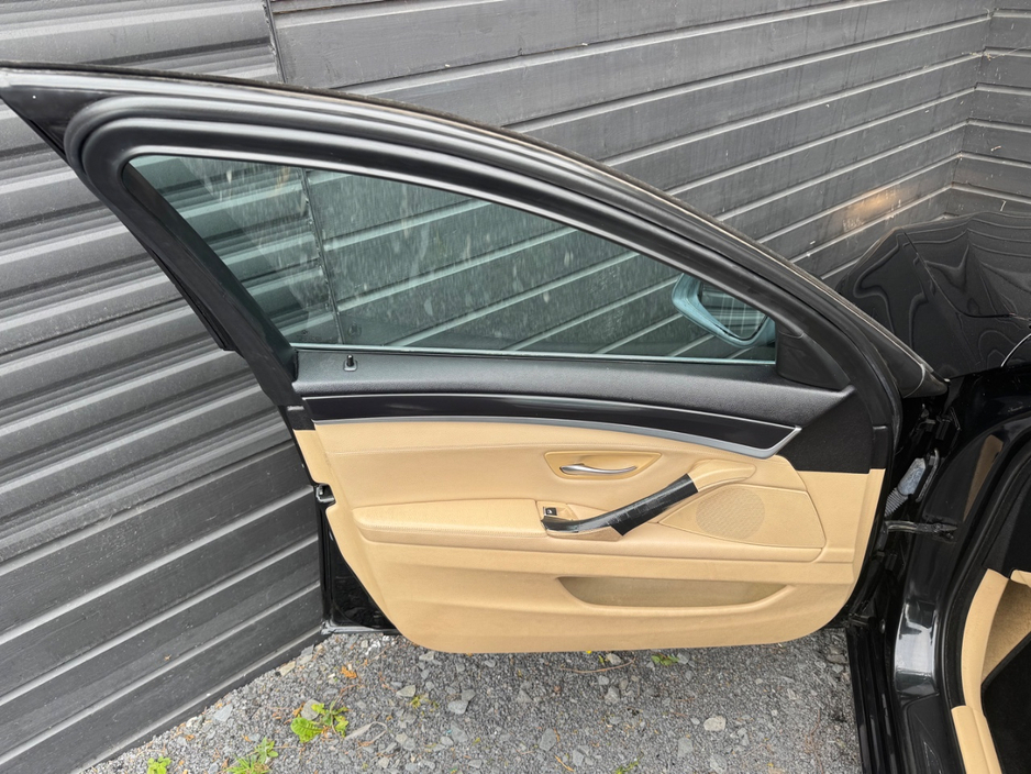 2010 BMW 5 Series - image 16